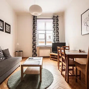 Elegant Old Town Market Apartment