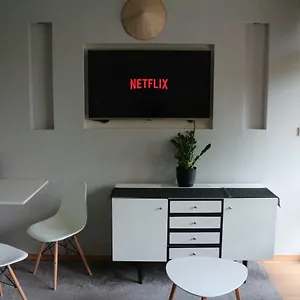 Old Town Garden Netflix Apartment